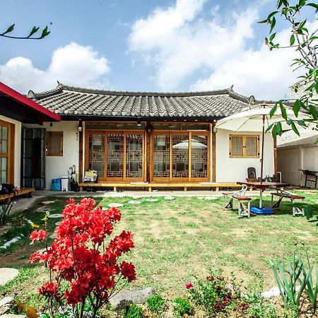 Jeonju Indigo Hanok Guesthouse Bagian luar foto