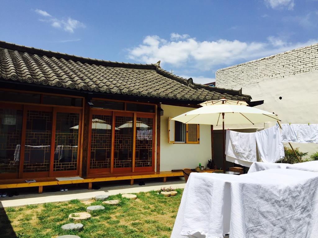 Jeonju Indigo Hanok Guesthouse Bagian luar foto