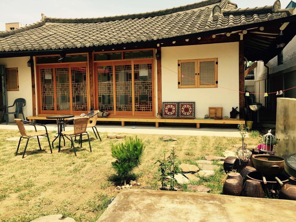 Jeonju Indigo Hanok Guesthouse Bagian luar foto