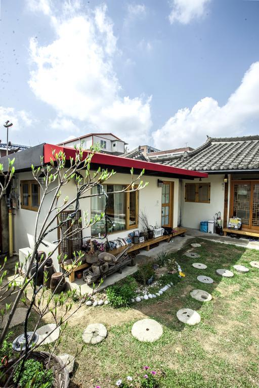 Jeonju Indigo Hanok Guesthouse Bagian luar foto